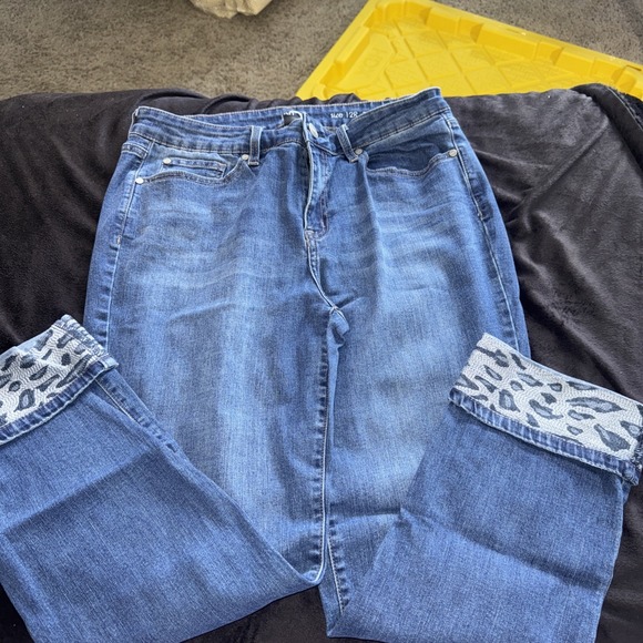 new directions Denim - Women's Size 12 Cropped Denim Jeans By New Directions Girlfriend Style